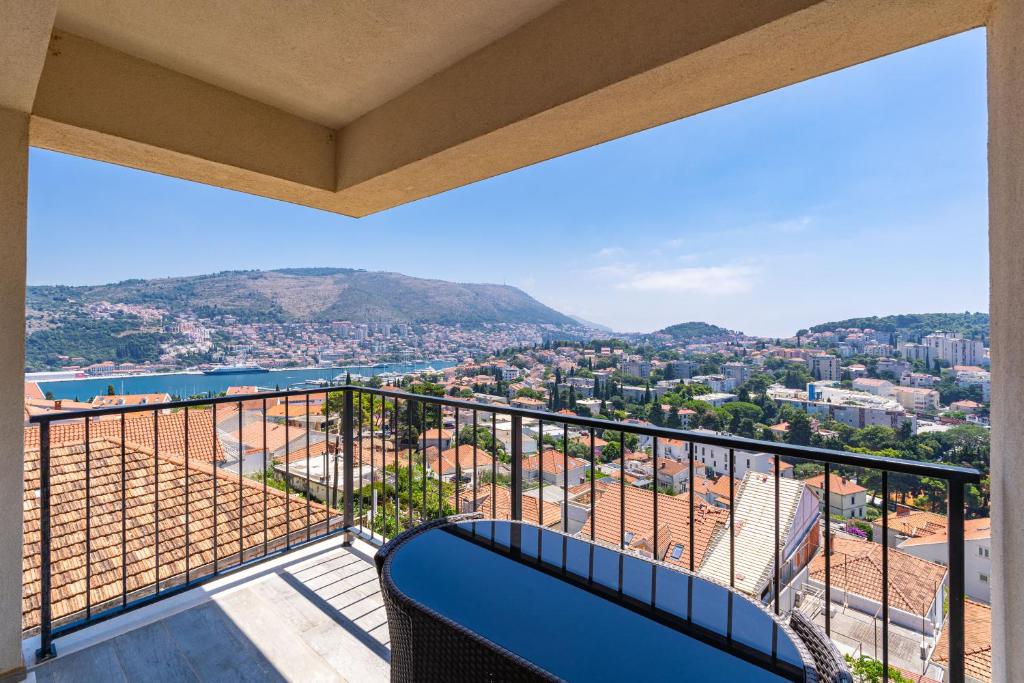 The Panoramic View Penthouse Apartment Sweet Petite with Private Parking photo 3
