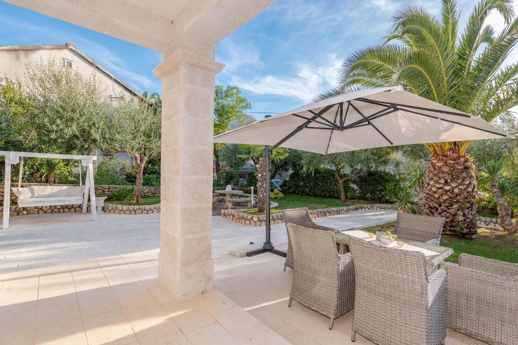 Villa Bella with pool photo 3