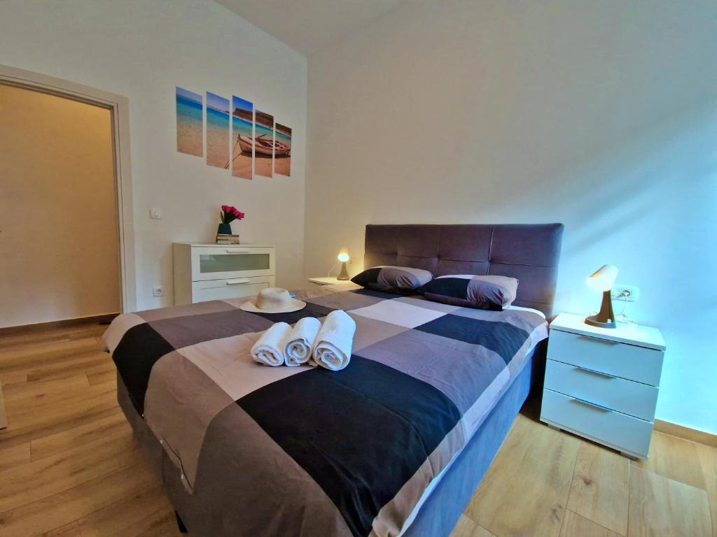 Lola's Place photo 2