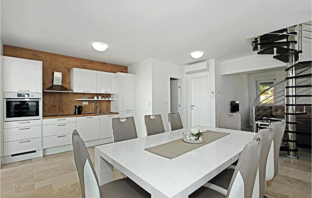 Three-Bedroom Apartment In Sibenik photo 2