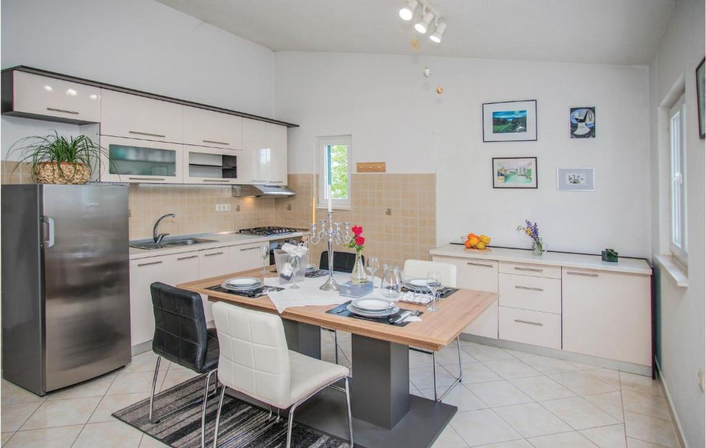 Nice Home In Kresevo Brdo With Kitchen photo 3