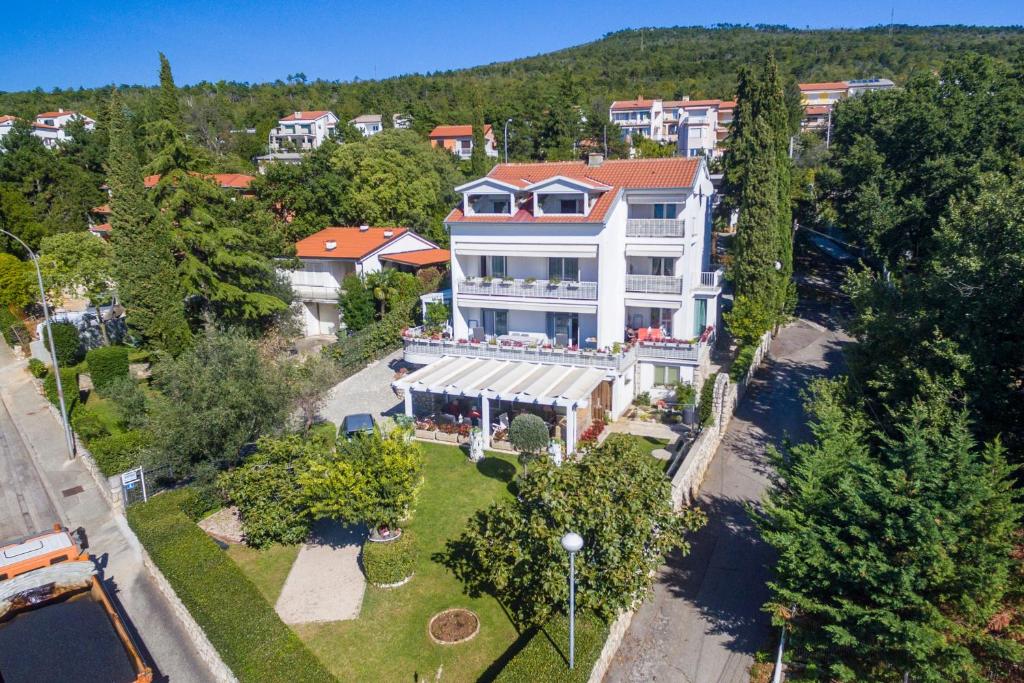 Apartments by the sea Selce — photo 1