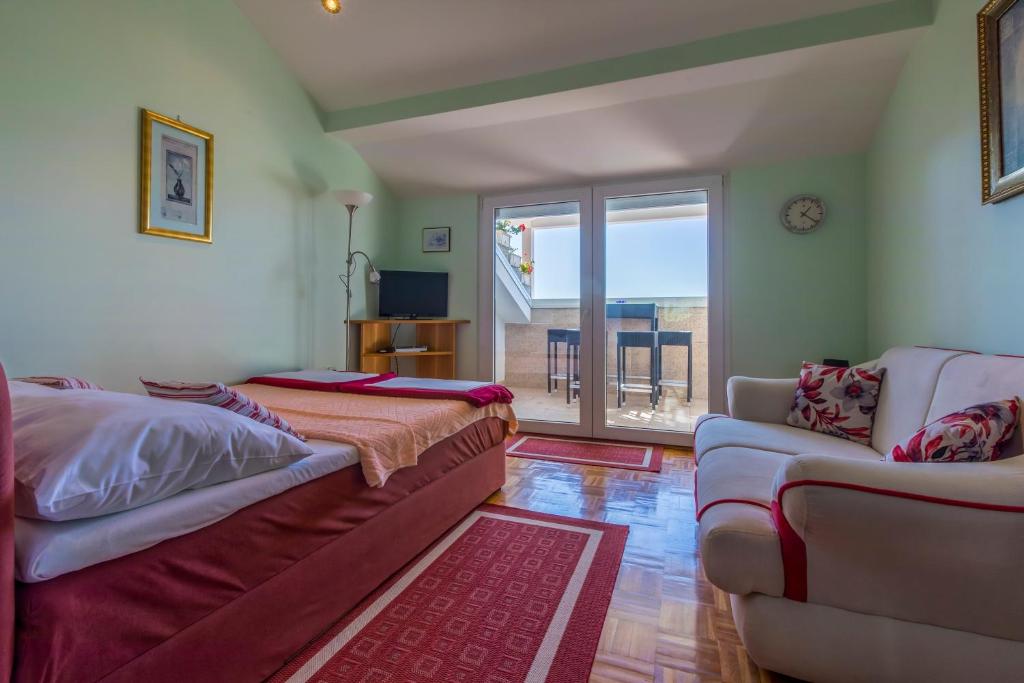 Apartments by the sea Selce photo 2