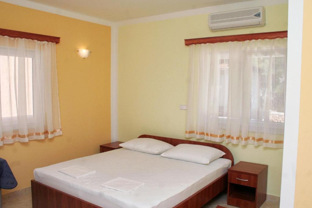 Apartments and rooms by the sea Rogoznica - 3097 photo 2