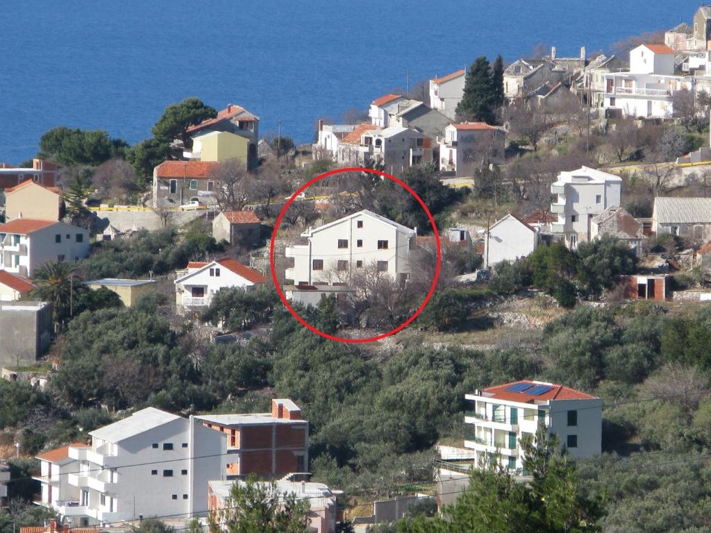 Apartments with parking space Igrane — photo 1