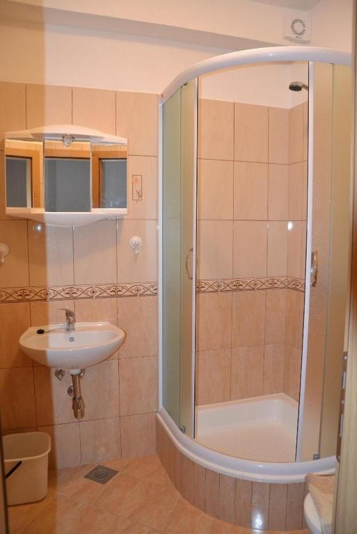 Apartments with parking space Igrane photo 3