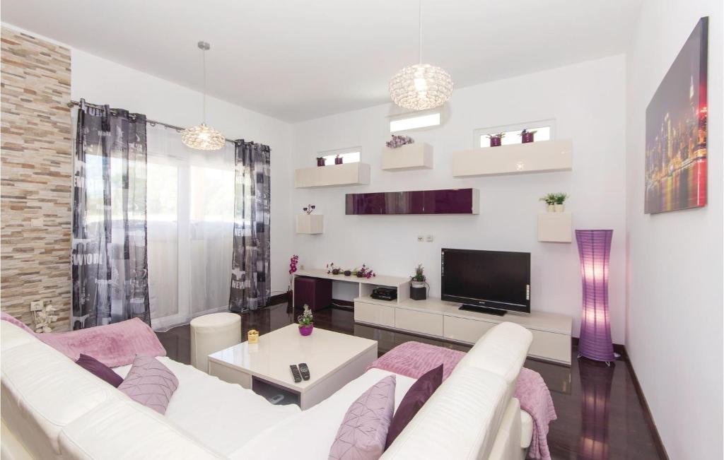 3 Bedroom Pet Friendly Home In Pula photo 2