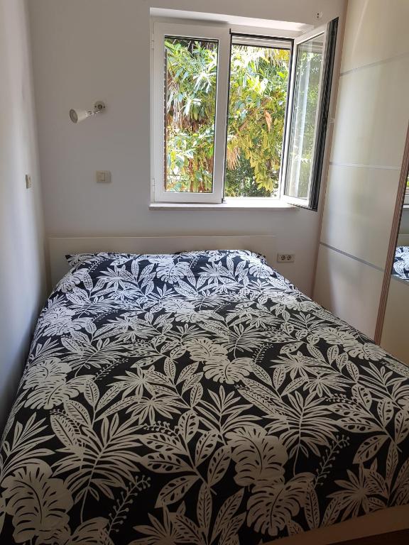 Sunny apartment 150 m from the sea photo 2