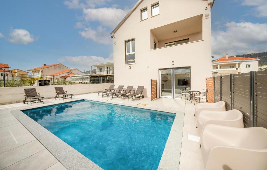 Amazing Apartment In Kastel Novi With Wifi — photo 1