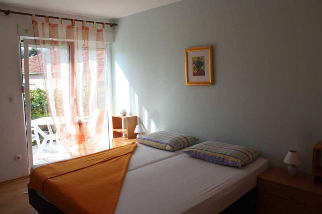 Studio apartment in Trogir with balcony — photo 1