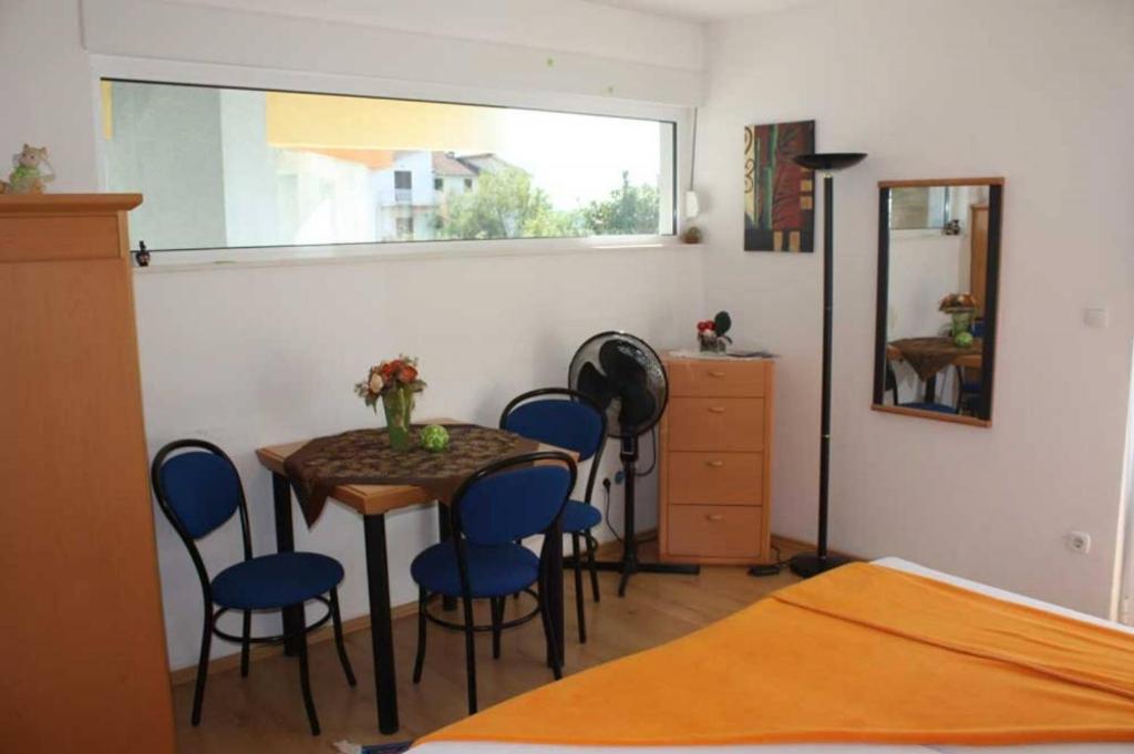 Studio apartment in Trogir with balcony photo 2
