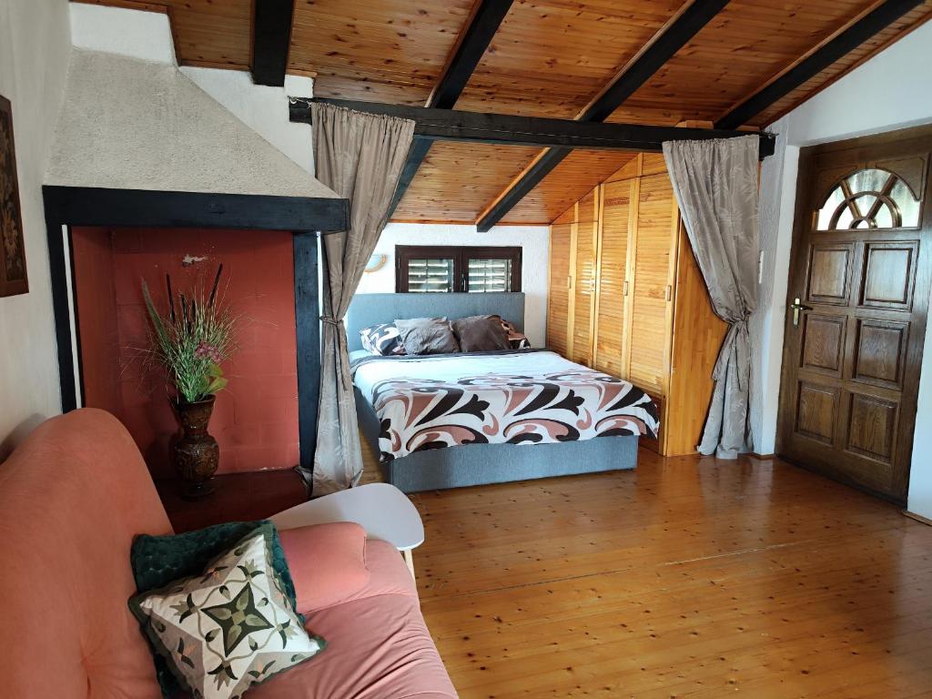 Romantic Studio for two with a pool photo 2