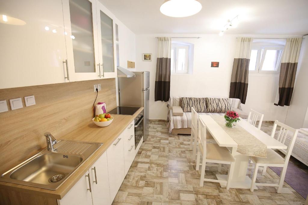 Studio Apartment Laura photo 3