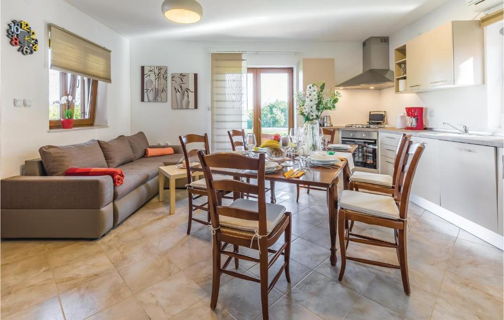 Amazing Apartment In Pula With Wifi photo 3