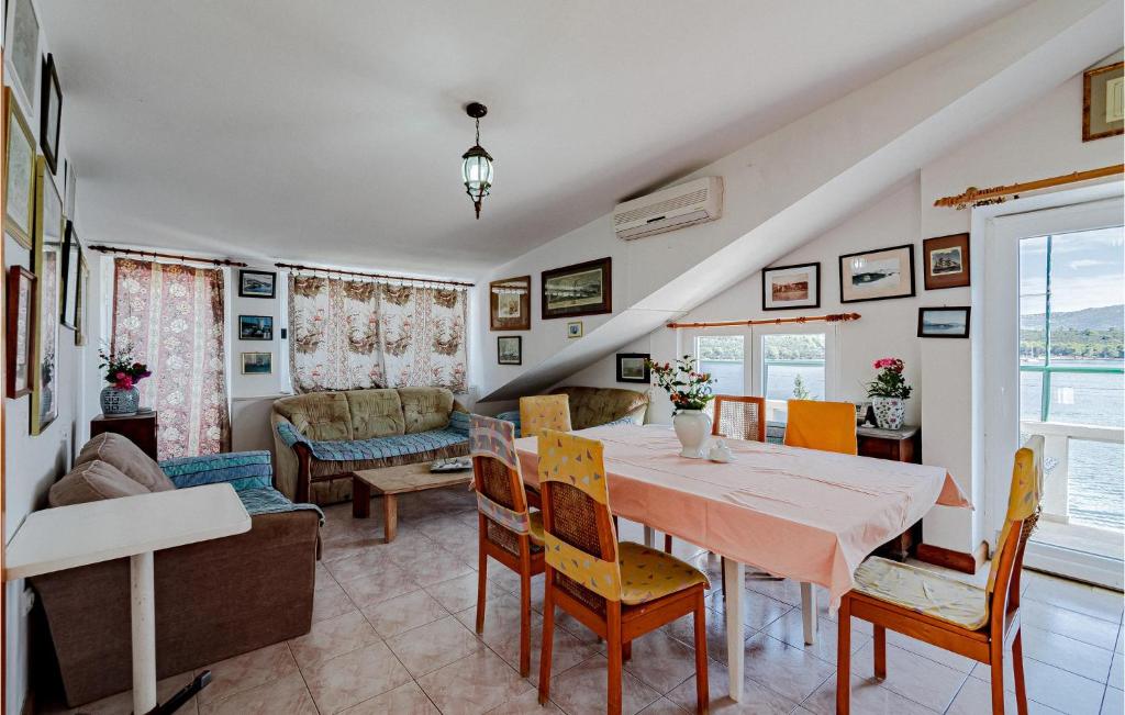 Three-Bedroom Apartment In Lumbarda photo 3