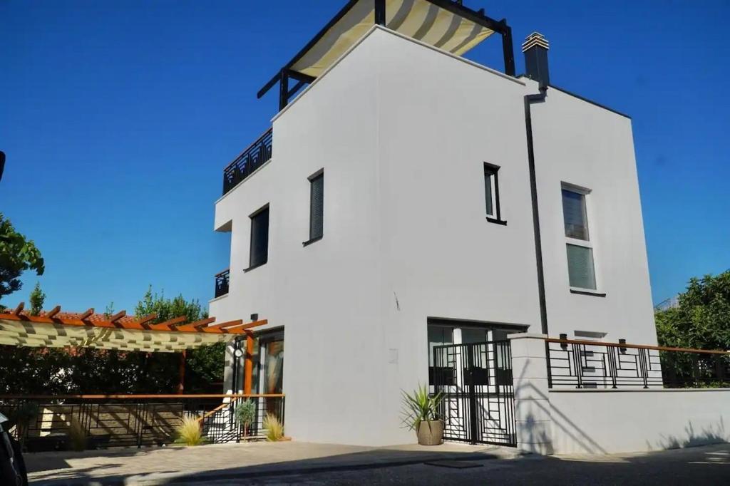 Seaside house for families with children Mastrinka — photo 1