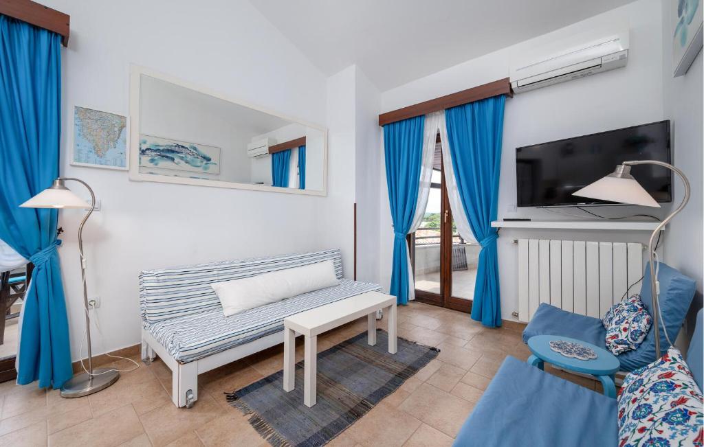 1 Bedroom Pet Friendly Apartment In Peroj photo 3