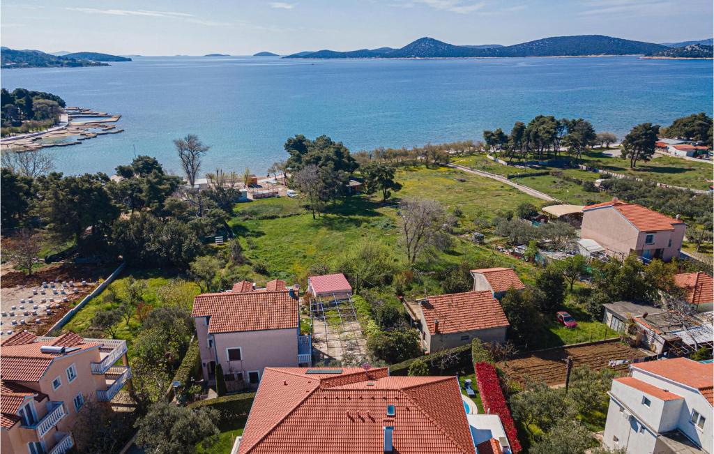 4 Bedroom Cozy Home In Vodice photo 2