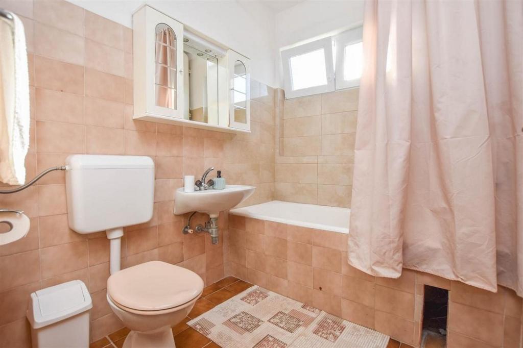 Seaside holiday house Banj photo 3