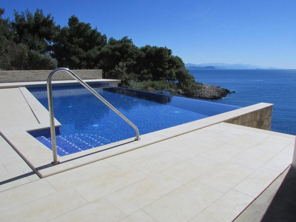 Rooms with a swimming pool Cove Saplunara photo 3
