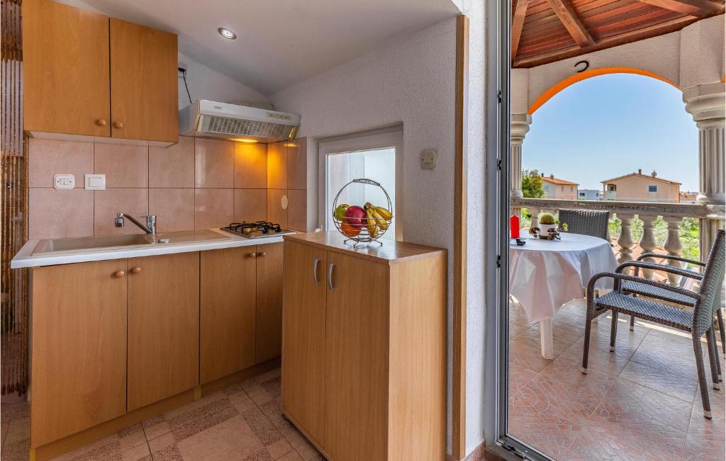 2 Bedroom Lovely Apartment In Medulin photo 3