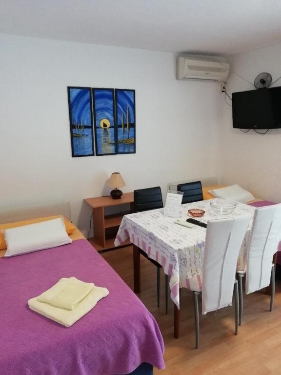 Apartments with WiFi Hvar - 15506 photo 2