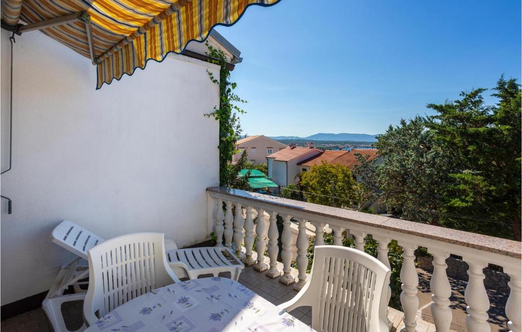 Awesome Apartment In Malinska With Wifi photo 2