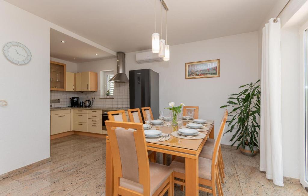 Cozy Home In Glavina Donja With Kitchen photo 3