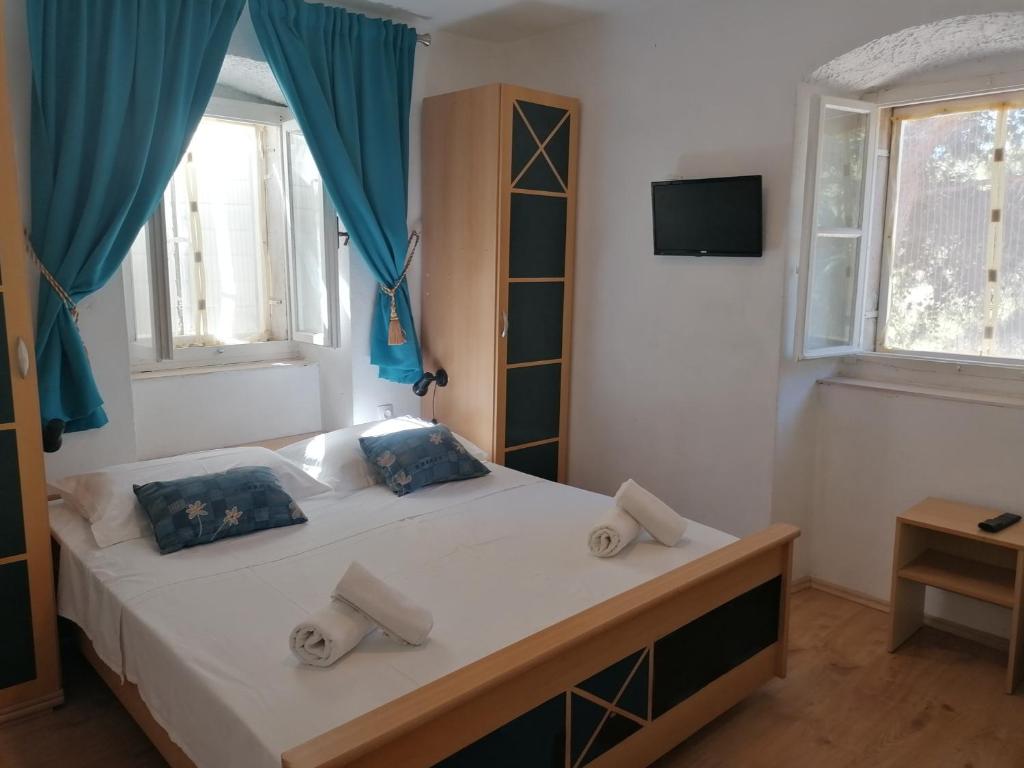 Apartments by the sea Milna photo 2
