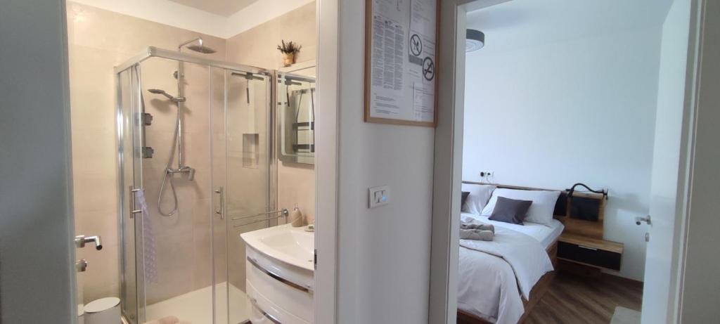 Sunny Oasis Apartment - high ground floor with sunny terrace & private garden!! photo 3