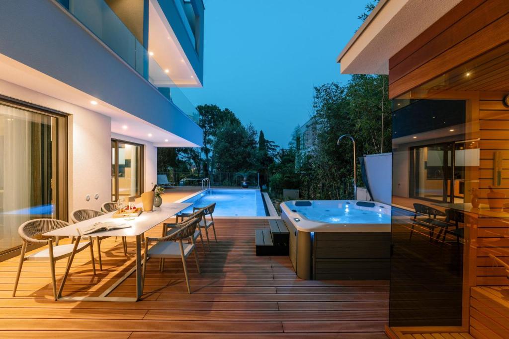 The Q Senses - new luxury apartment with piano photo 2