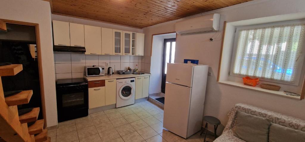 Studio Apartman Kaštel Kambelovac — photo 1