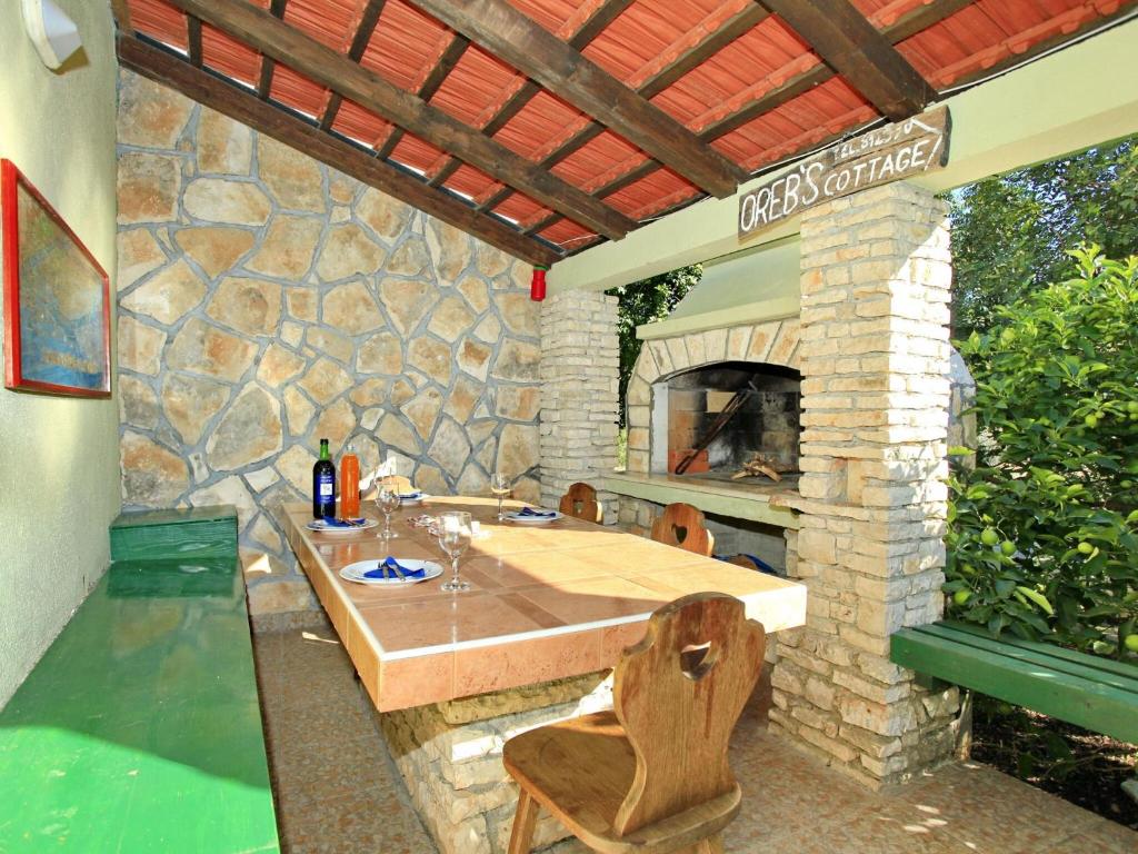 Stone House Oreb's Cottage - Two Bedroom Stone House with Terrace and Garden View — photo 1
