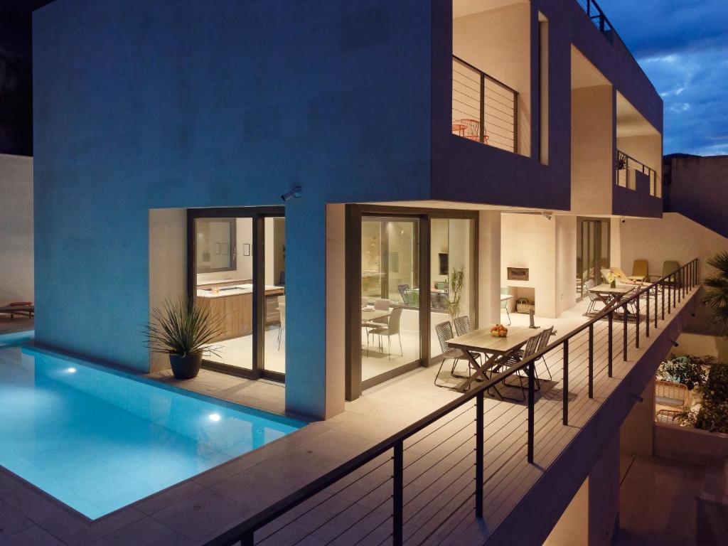 The Glass House photo 2