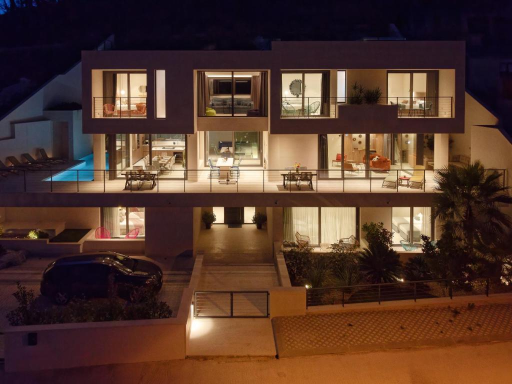 The Glass House photo 3