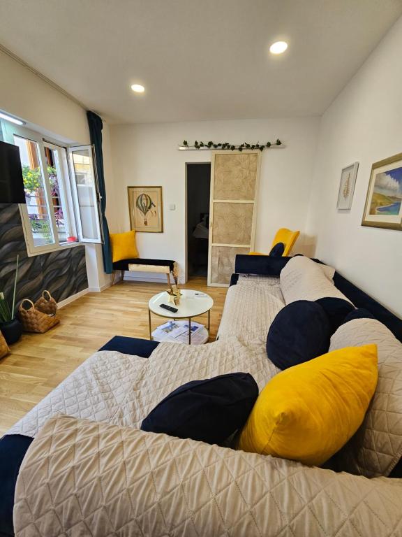 PLACE 4 U Studio Center photo 2