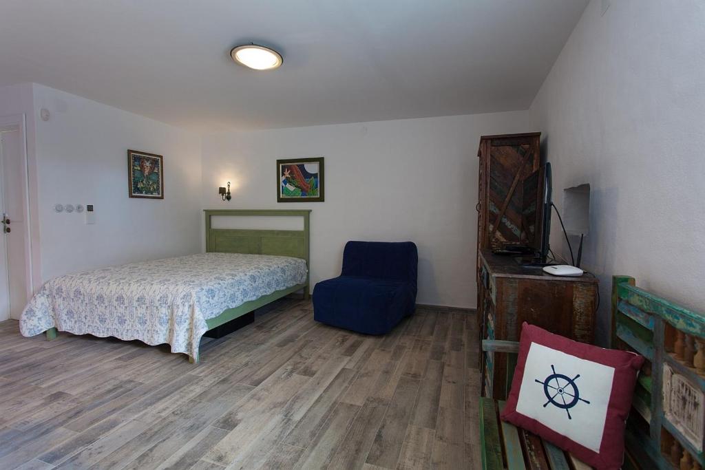 Apartments with parking space Kornic photo 2