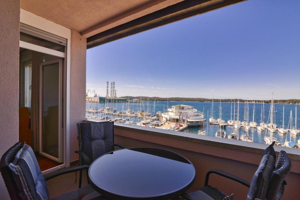 Studio Apartment Harbour Pula photo 2