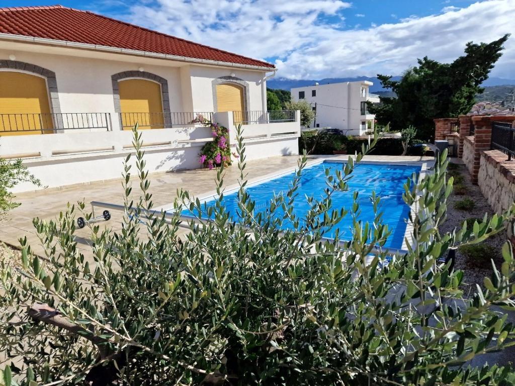 Seaside family friendly house with a swimming pool Barbat — photo 1