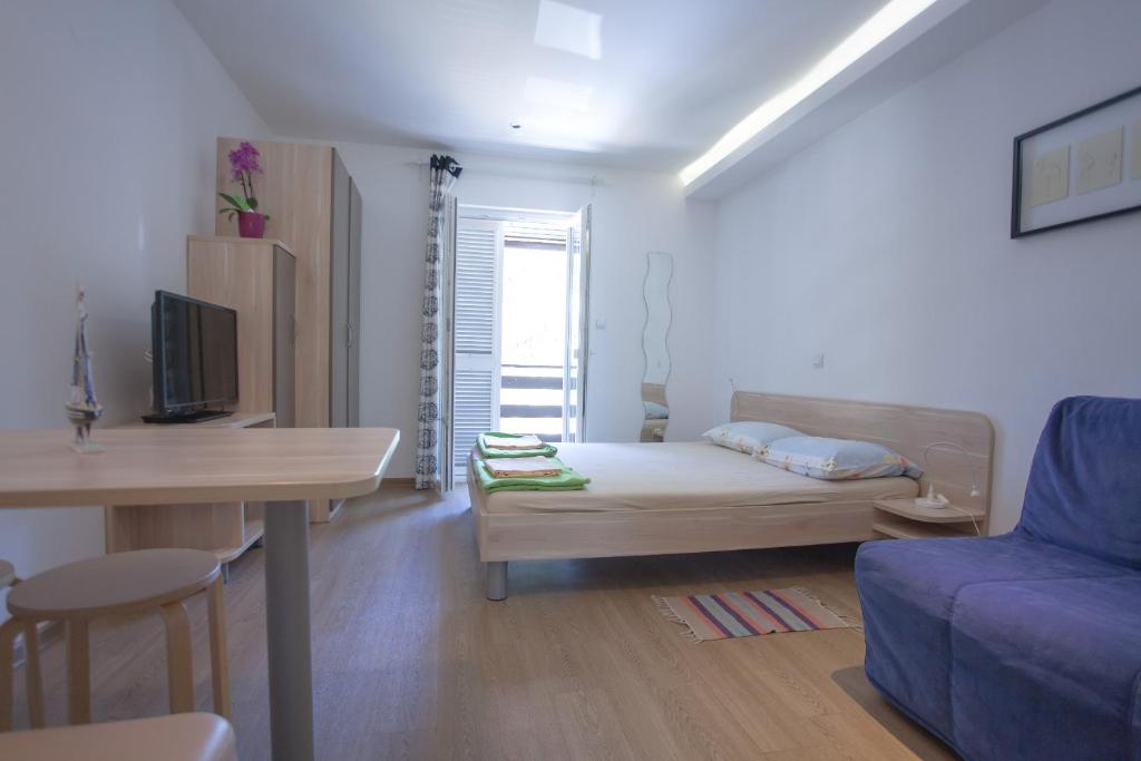 Studio apartment - seaview photo 2