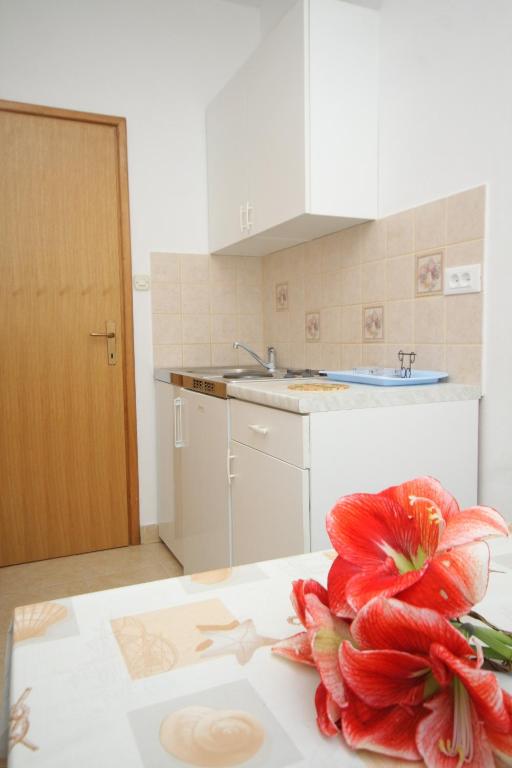 Apartments and rooms with parking space Mlini photo 3