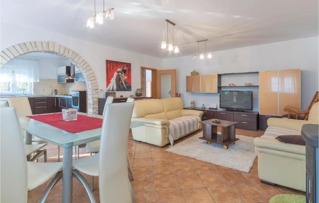 Gorgeous Apartment In Pula With Wifi photo 3