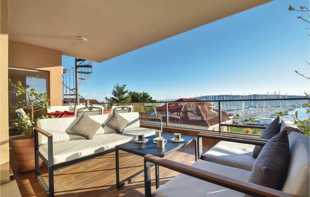 Three-Bedroom Apartment In Kastel Gomilica photo 2