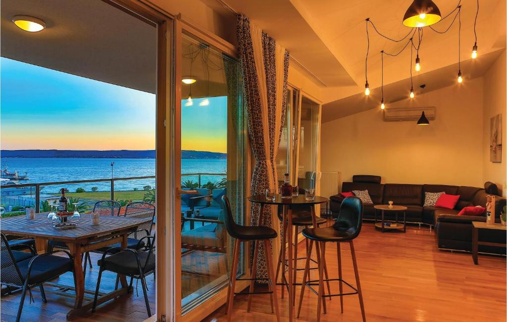 Three-Bedroom Apartment In Kastel Gomilica photo 3