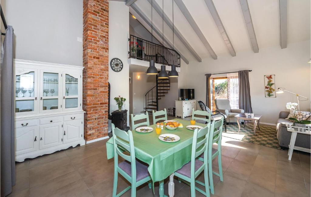 4 Bedroom Nice Home In Vodice photo 2
