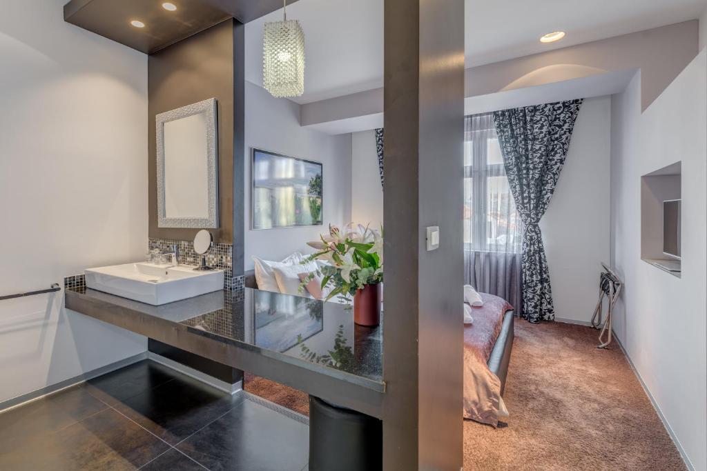 Starlight Luxury Rooms photo 3