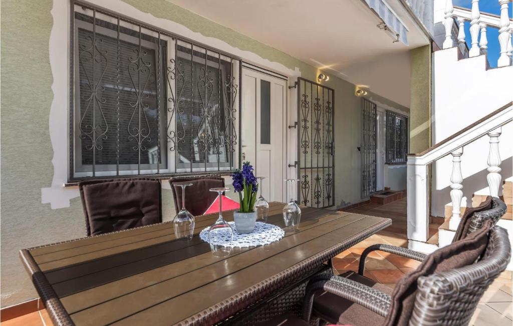 Beautiful Apartment In Pavicini With Wifi photo 2