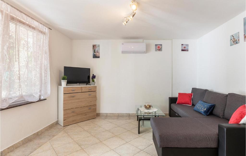 Beautiful Apartment In Pavicini With Wifi photo 3