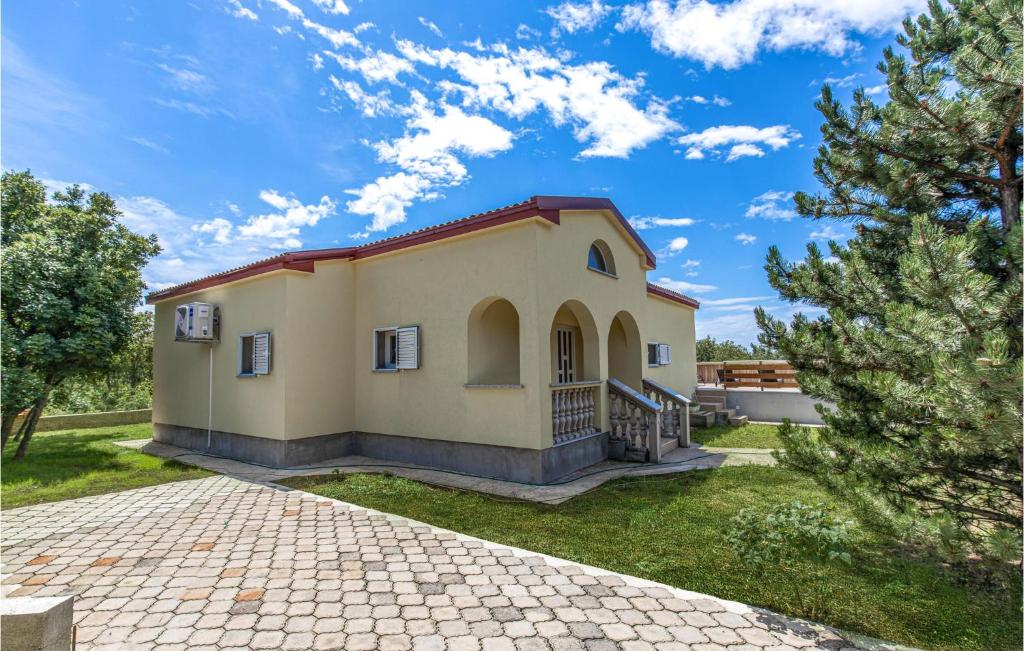 Beautiful Home In Smrika With Wifi photo 2