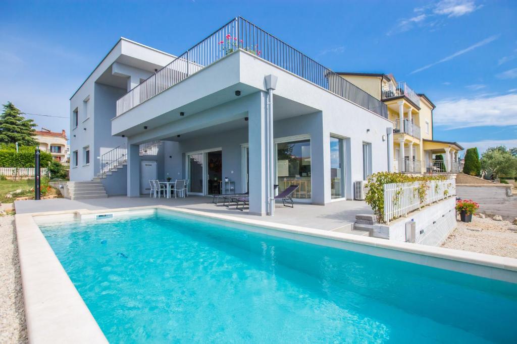 the Maj house — photo 1